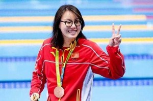 傅园慧游泳课拍卖背后的市场逻辑，傅园慧游泳课溢价逻辑，名人效应与流量变现的稀缺性博弈