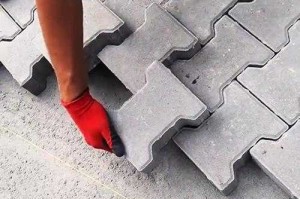 如何巧妙敲击砖块？技巧与要点介绍