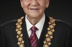 黄旭华院士的科技贡献，黄旭华院士，中国核潜艇事业的开创者与科技报国典范