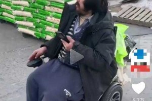 残疾小伙捐出19吨物资只剩5毛钱，一个普通人的善意能走多远，残疾青年捐19吨物资仅余5毛，善意如何照亮人间？，（说明，在保留核心要素残疾青年/19吨物资/5毛钱的基础上，将能走多远转化为更具画面感的照亮人间，既延续原题思考维度，又通过照亮呼应物资属性，形成更立体的善意意象，同时保持口语化传播特质。）