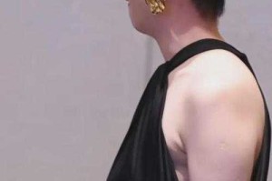 宋佳深夜发博吐槽，我再也不想穿高跟鞋了，宋佳深夜发博飙泪控诉，这双十厘米高跟鞋正在摧毁我的职业生涯！