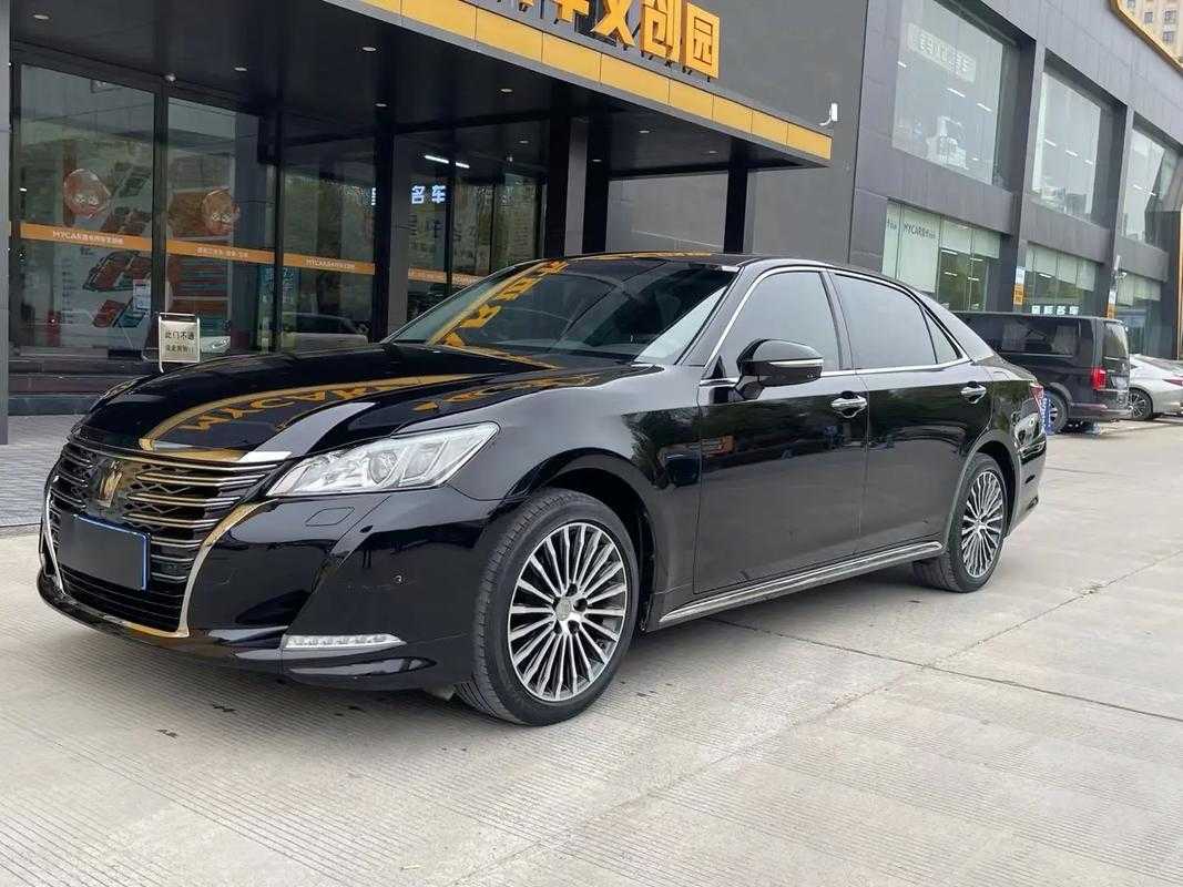 一汽丰田皇冠2019款价格配置参数_皇冠2019款车型图片及报价
