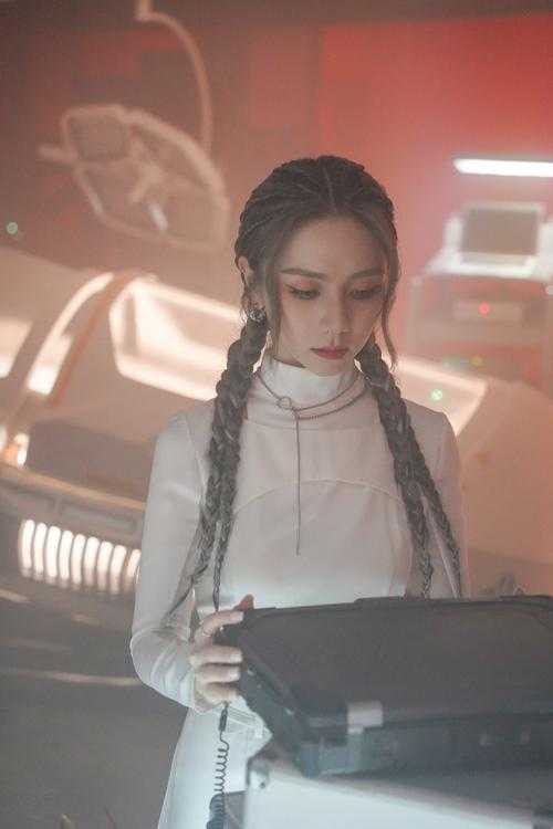 邓紫棋强硬回应蜂鸟音乐，音乐创作者的尊严不容践踏