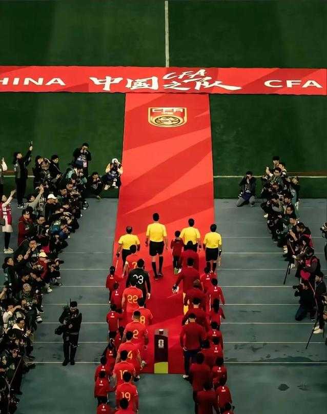 国足1比0中国香港，血性胜利背后的三重启示
