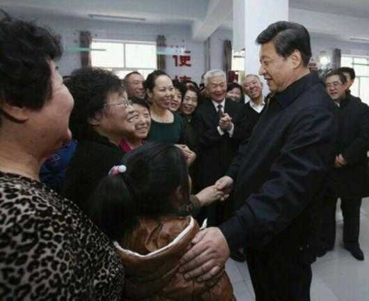 总书记特别关心的两大群体,从一老一小看民生温度
