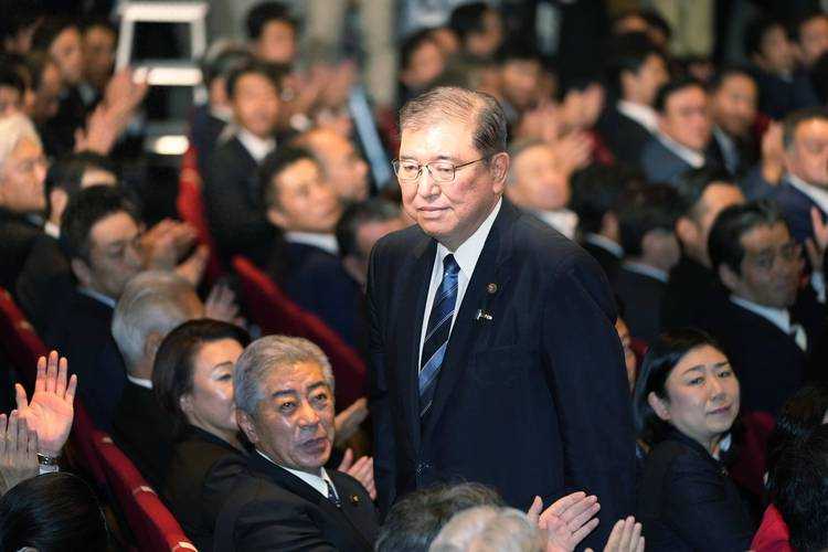 石破茂宣布继续执政，日本政坛迎来转折点