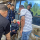 老人被蛇追咬持杖还击，一场惊心动魄的生命守护，老人持杖反击毒蛇追咬，惊险瞬间守护生命